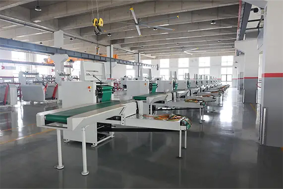 纸袋机组装车间